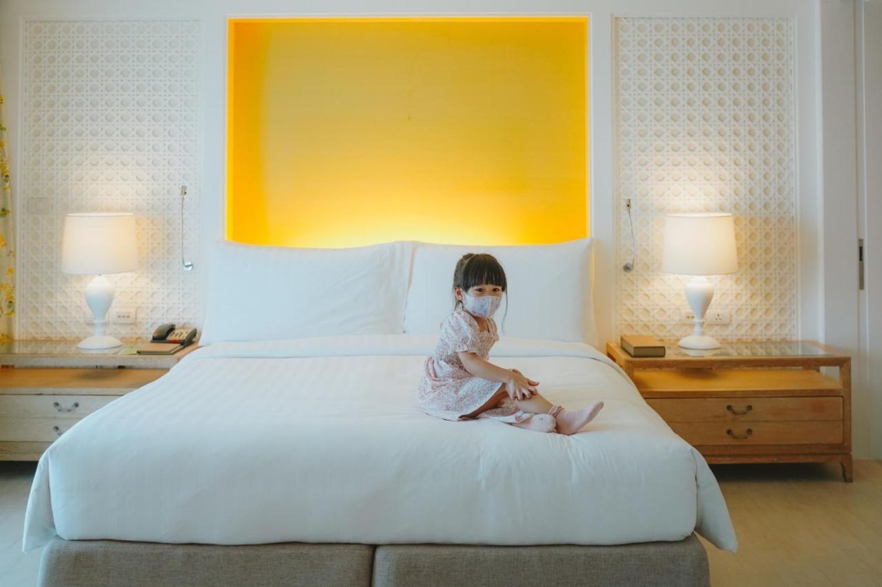 Amari Hua Hin Hotel Exterior photo A child in a hotel room