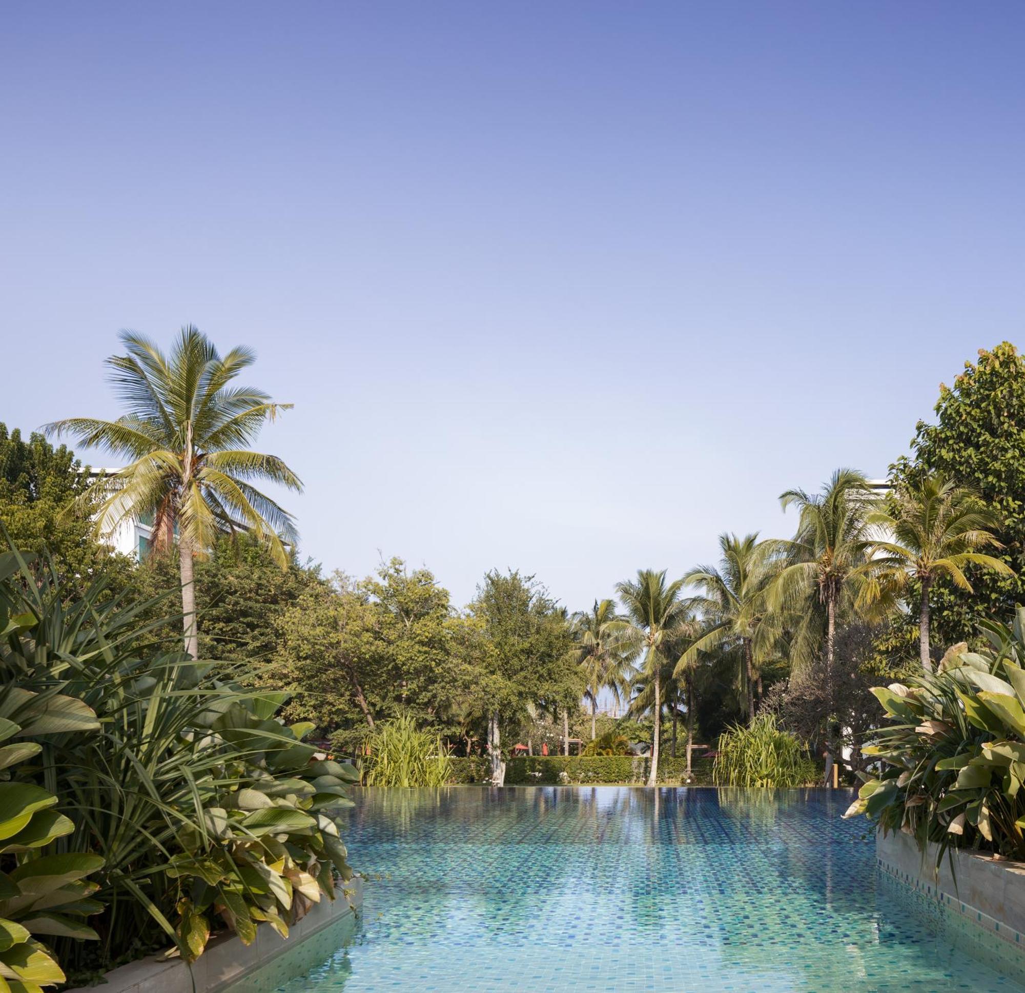 Amari Hua Hin Hotel Exterior photo The pool at the Taj Bengal